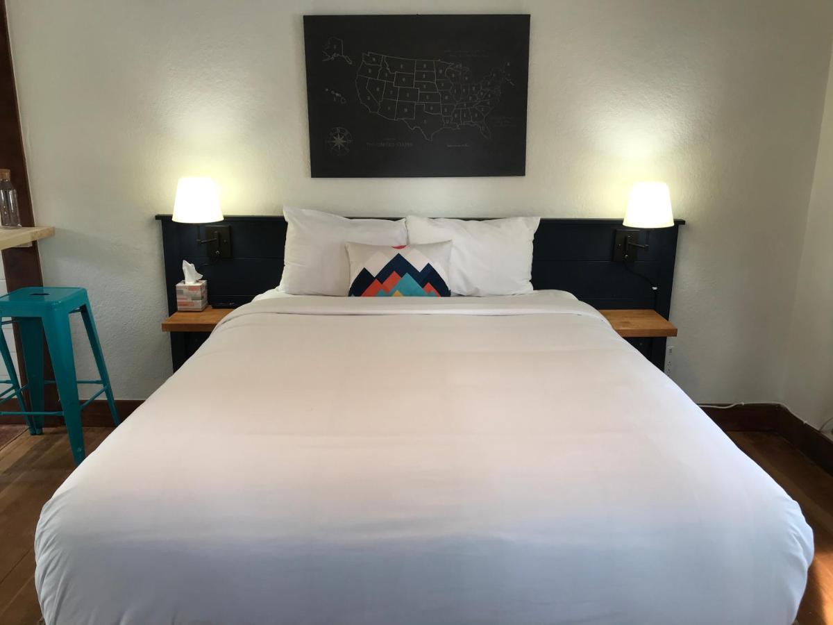 Left Coast Lodge - Pet Friendly Sisters Εξωτερικό φωτογραφία
