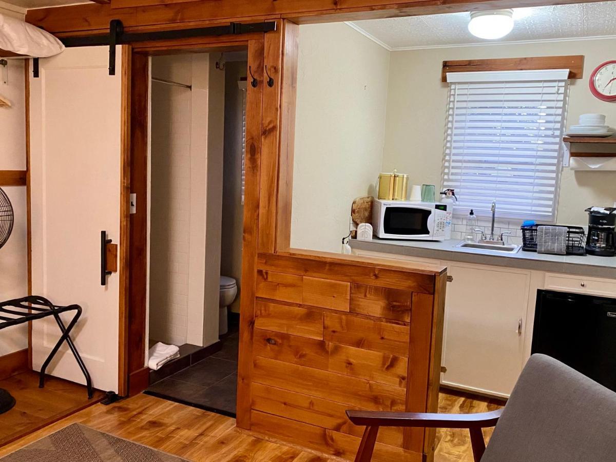 Left Coast Lodge - Pet Friendly Sisters Εξωτερικό φωτογραφία